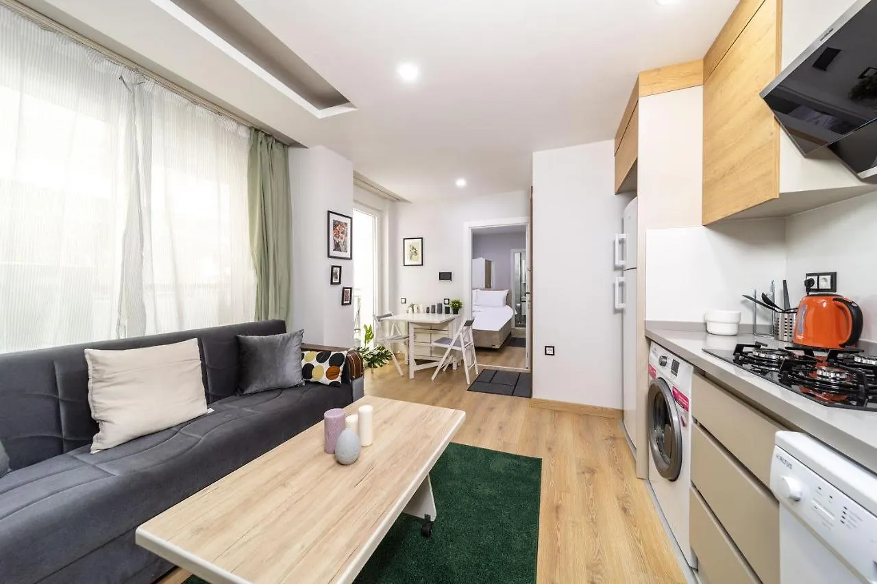 Modern And Cozy Apartment With Central Location And Balcony In Muratpasa, אנטליה